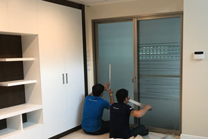 ตัวอย่างติดฟิล์มฝ้ากรีดลาย