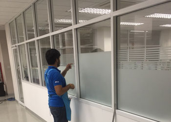 ตัวอย่างผลงานติดฟิล์มสำนักงาน4