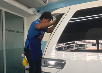 ตัวอย่างผลงานติดฟิล์มกระจกรถตู้4