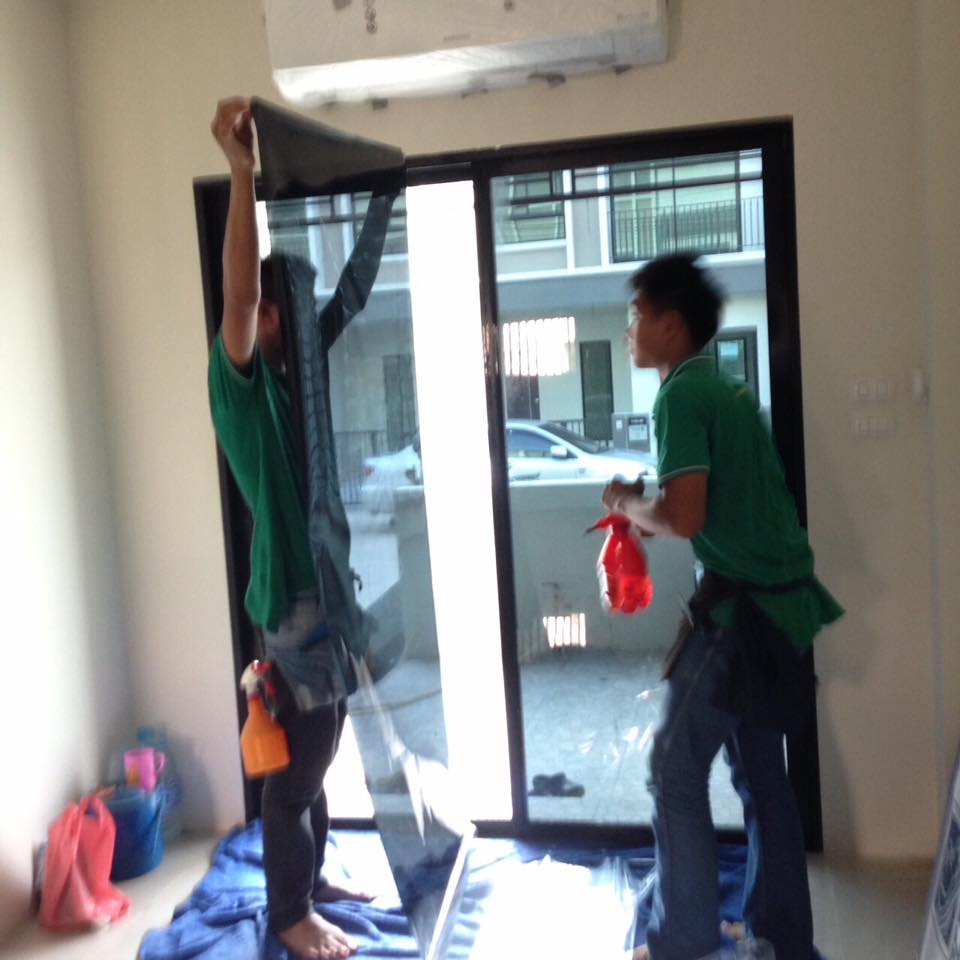 เทคนิคการติดฟิล์มอาคารบริเวณประตู