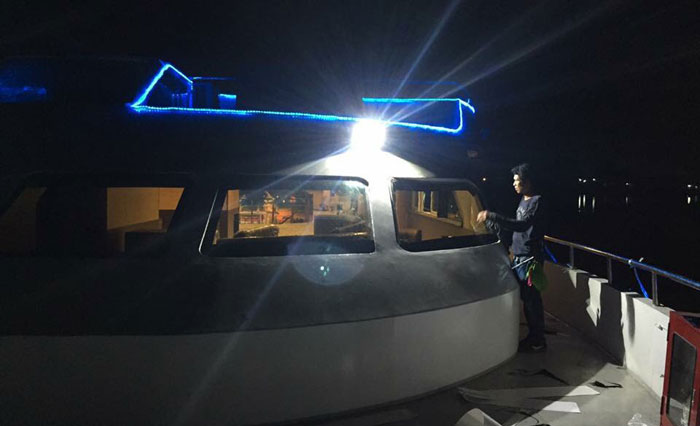 ติดฟิล์มเรือสำราญ